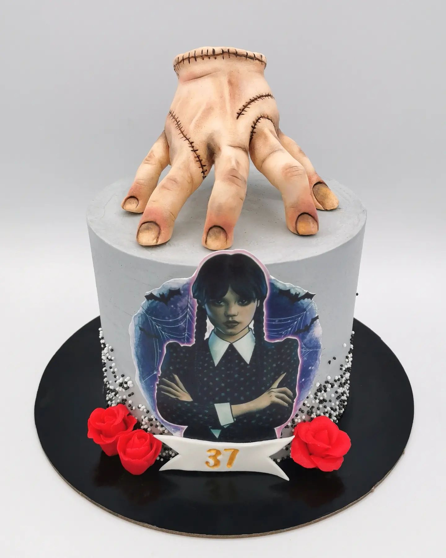 Tarta Miércoles Addams y Cosa 3D